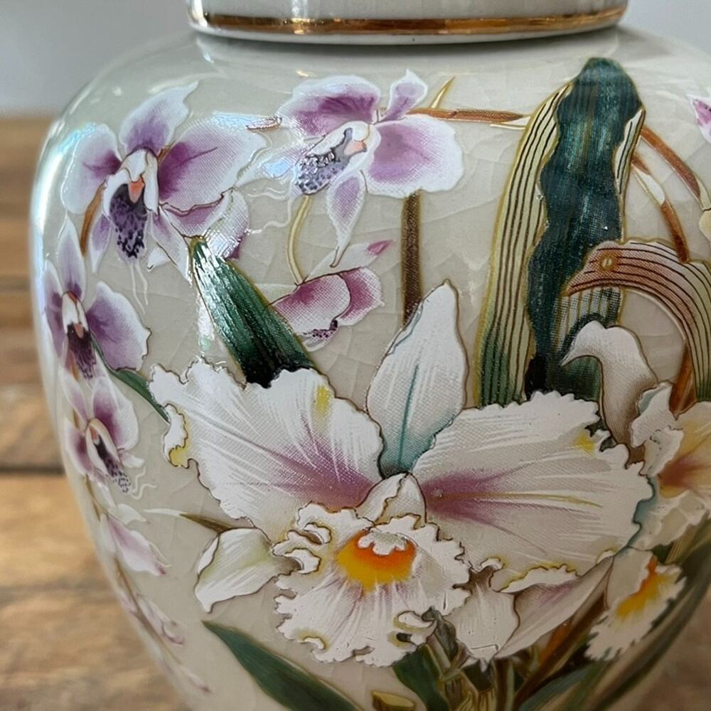 Vintage Toyo White Orchid Japan Vase 6.25" Hand-painted with lid - Picture 3 of 12